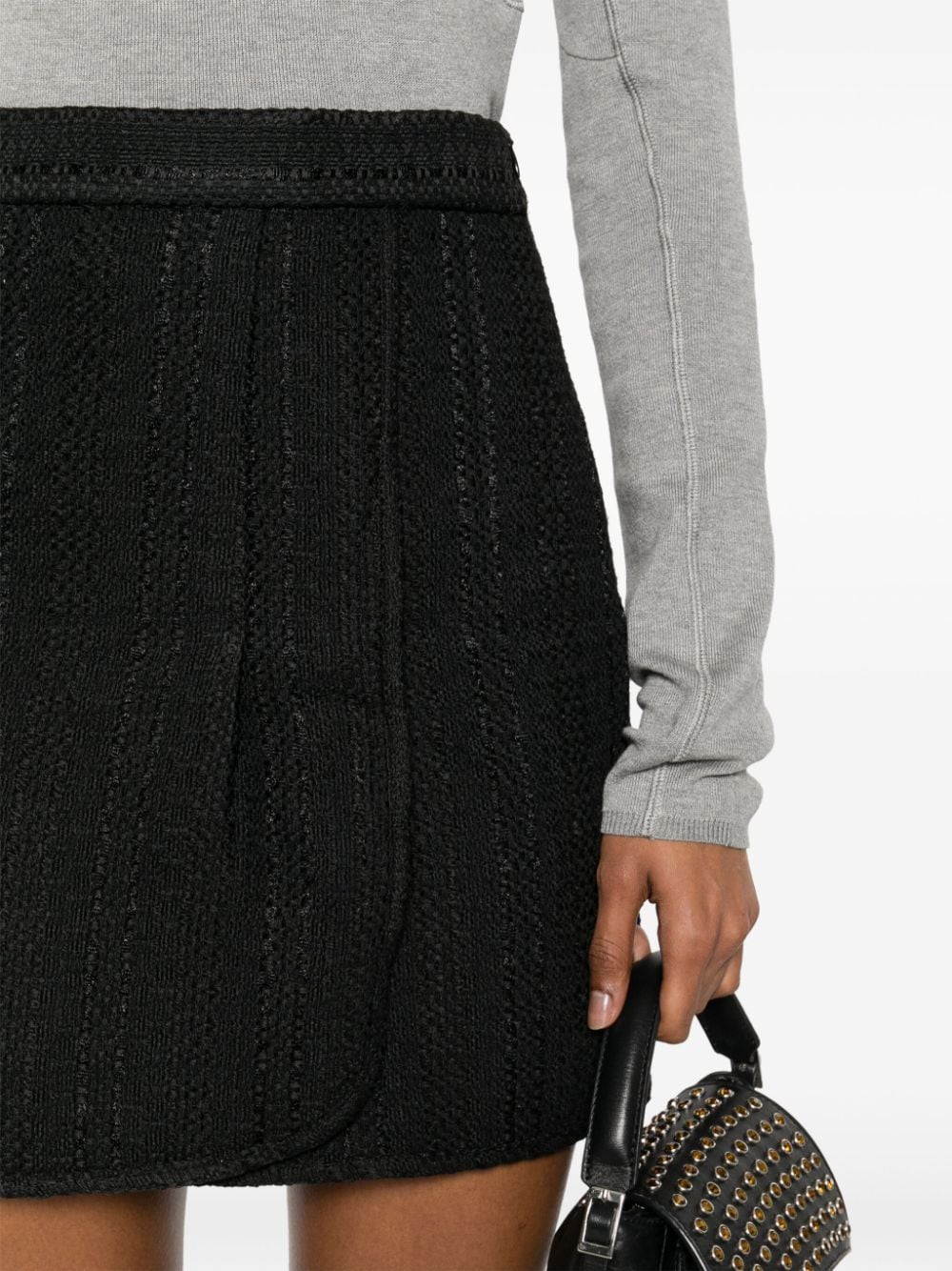 تنورة إيرو سوداء