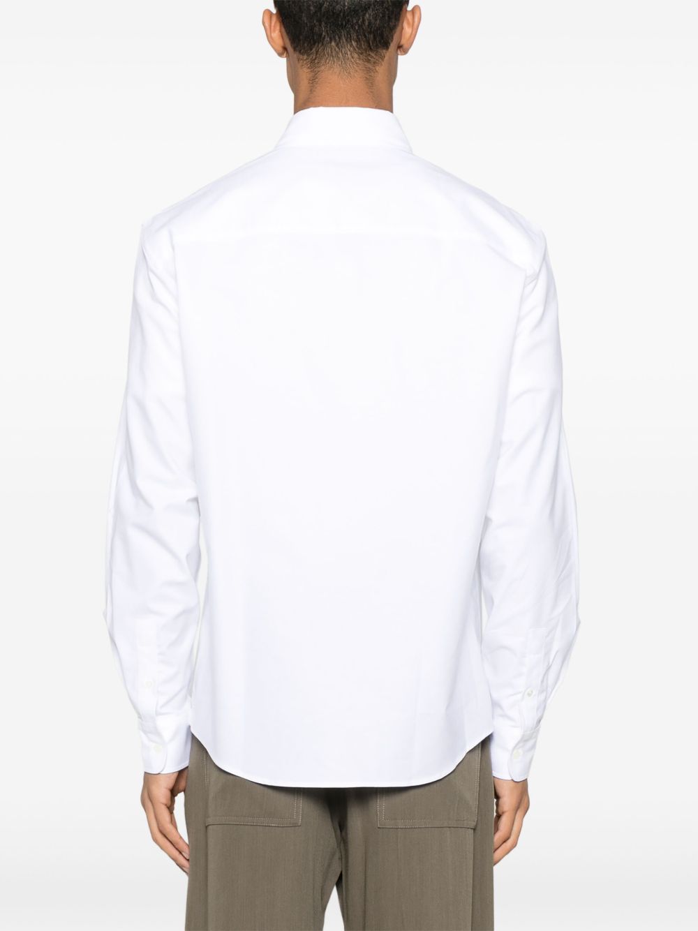قميص Maison Kitsuné الكلاسيكي مع شعار رأس الثعلب.