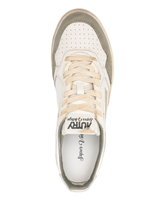 أحذية رياضية أوتري خضراء