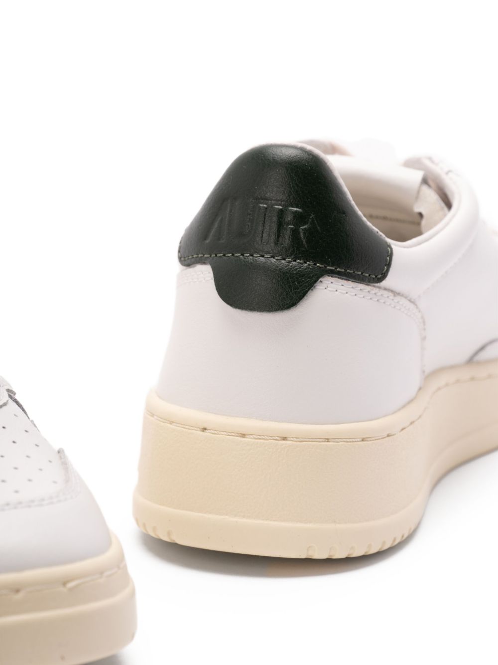 أحذية رياضية أوتري خضراء