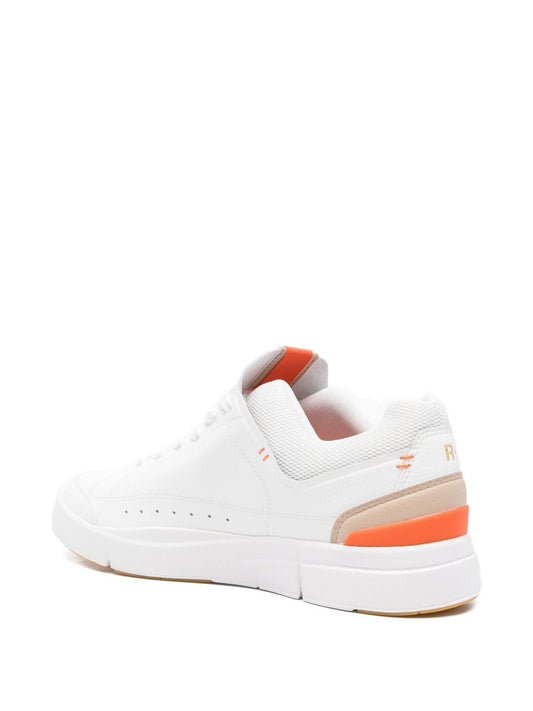 أحذية رياضية بيضاء من ON