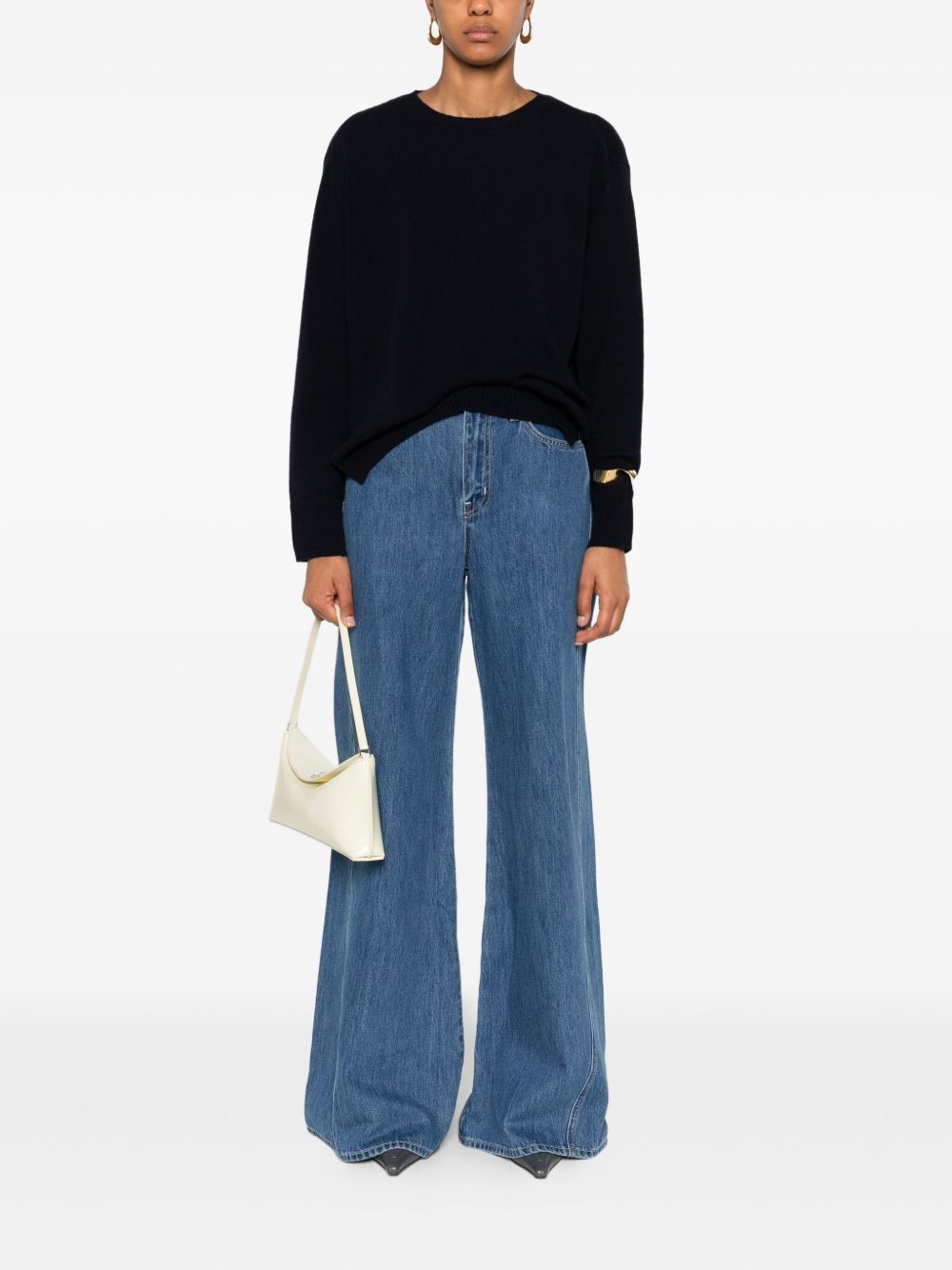 بلوفرات بي يو زرقاء