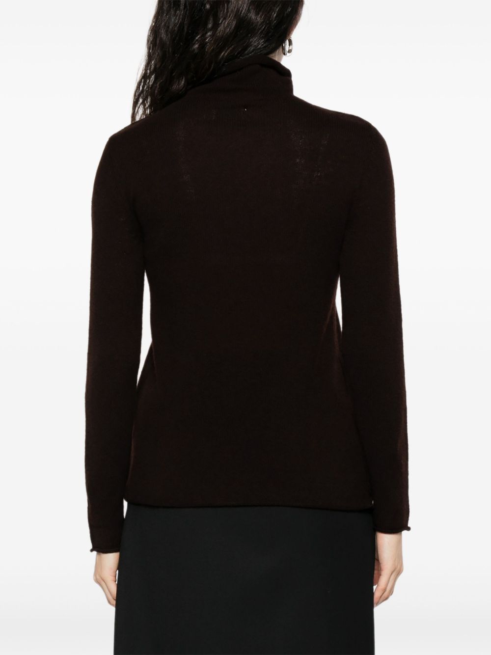 كنزة بي يو، لون بني