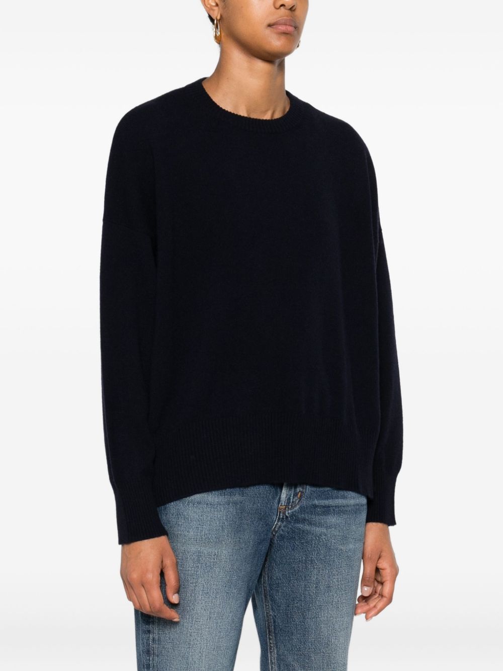 بلوفرات بي يو زرقاء