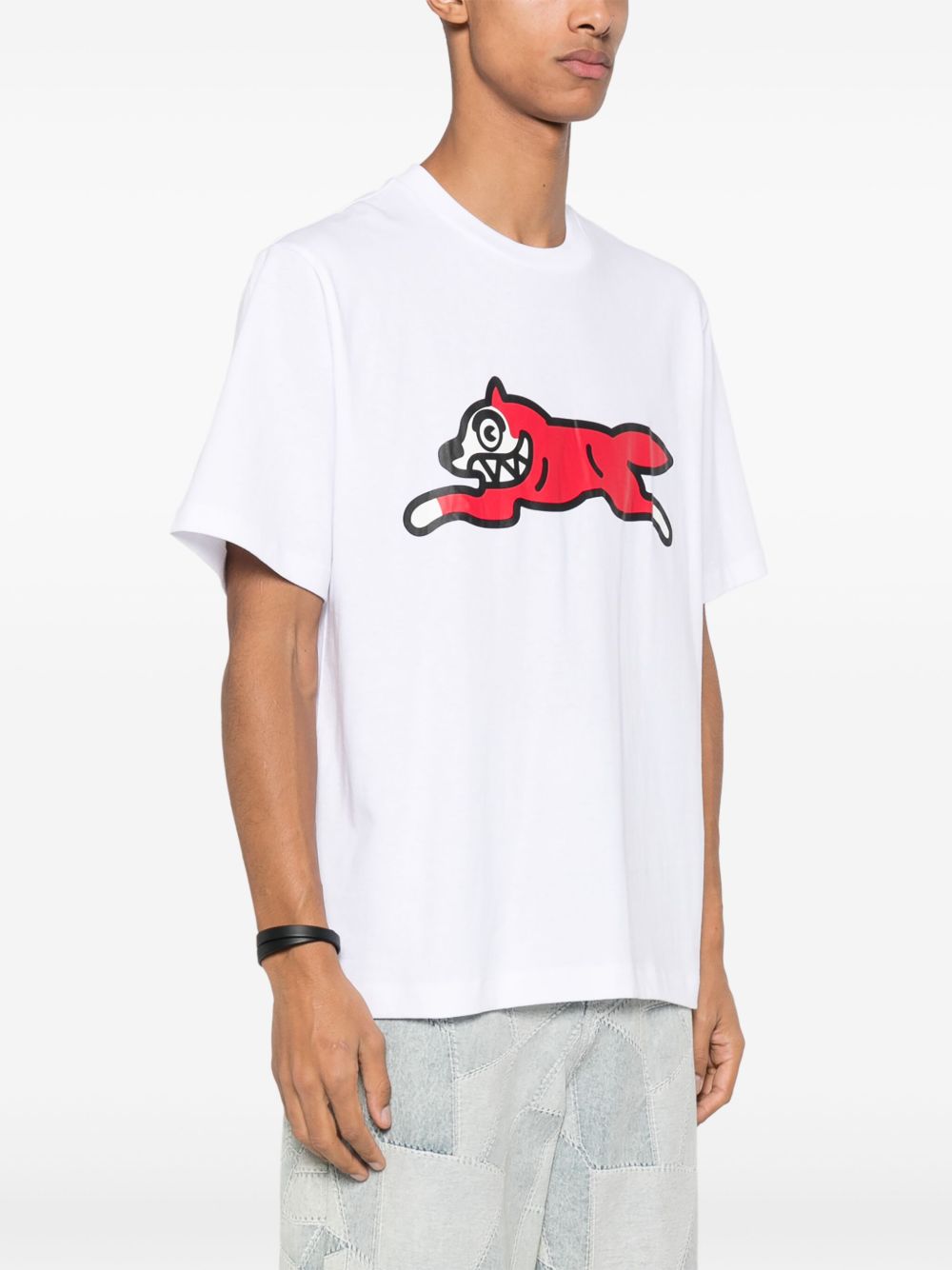 تيشيرتات وبولو ايس كريم بيضاء