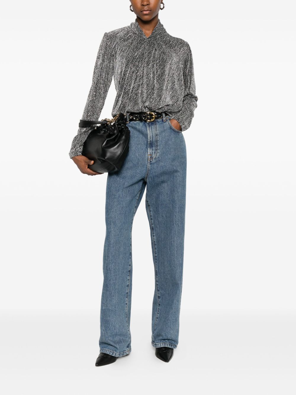 قمصان آيرو الفضية