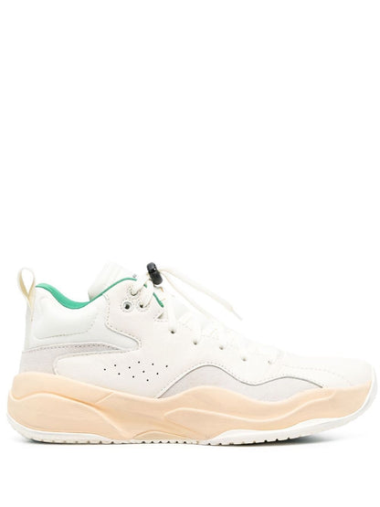 أحذية رياضية بيضاء من ماركة BRAND BLACK