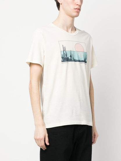 تيشيرتات وبولو كوتوباكسي بيضاء