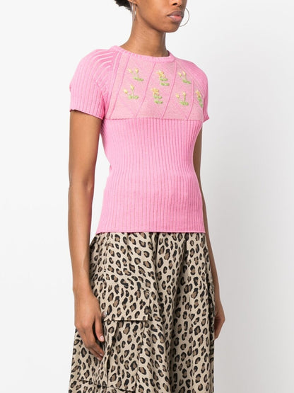 تيشيرتات وبولو كورميو باللون الوردي