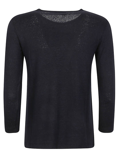 تيشيرتات وبولو أساسية باللون الأزرق