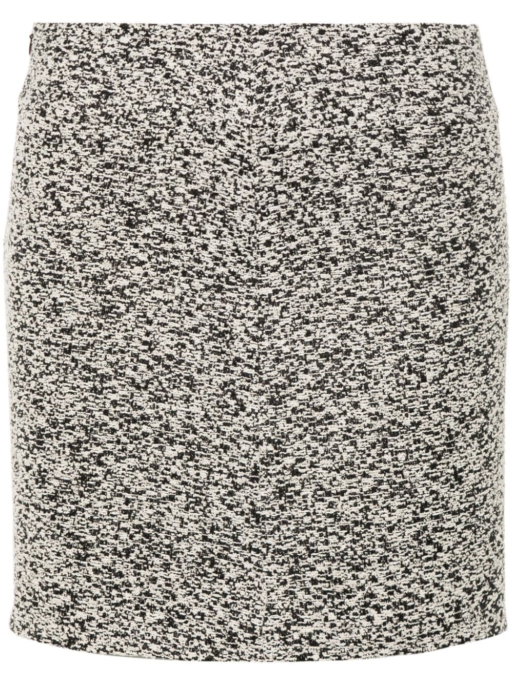 تنورة إيرو سوداء