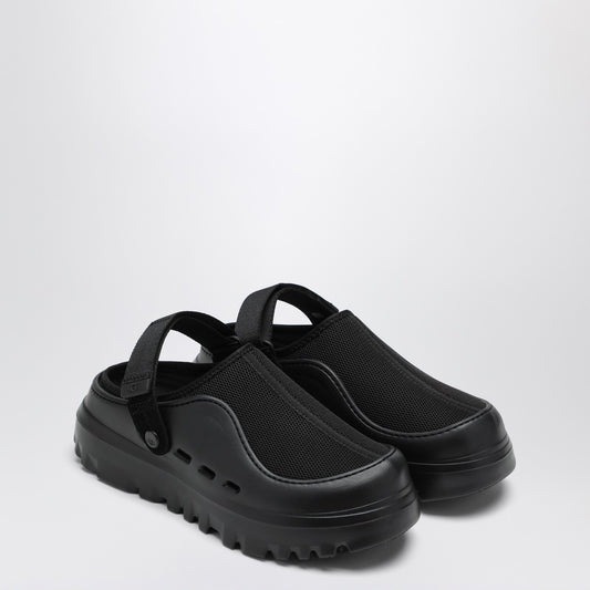 أحذية UGG PeakMod ذات الفتحات الجانبية باللون الأسود الغامق