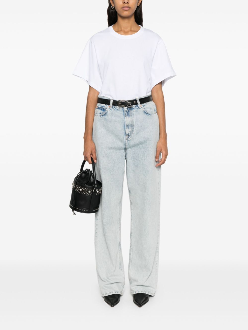 تيشيرتات وبولو ايرو بيضاء