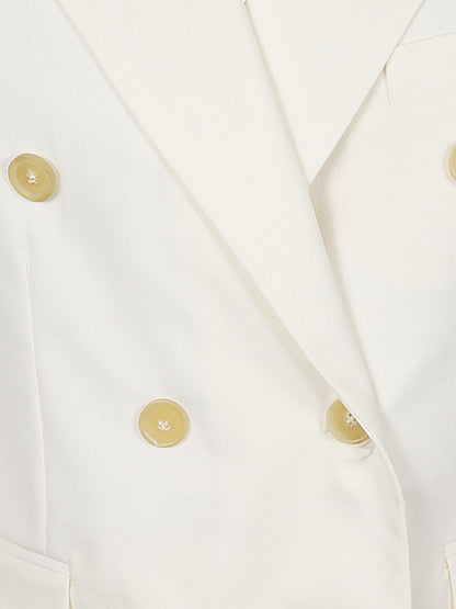 جاكيتات إريكا كافاليني شبه مصممة باللون الأبيض