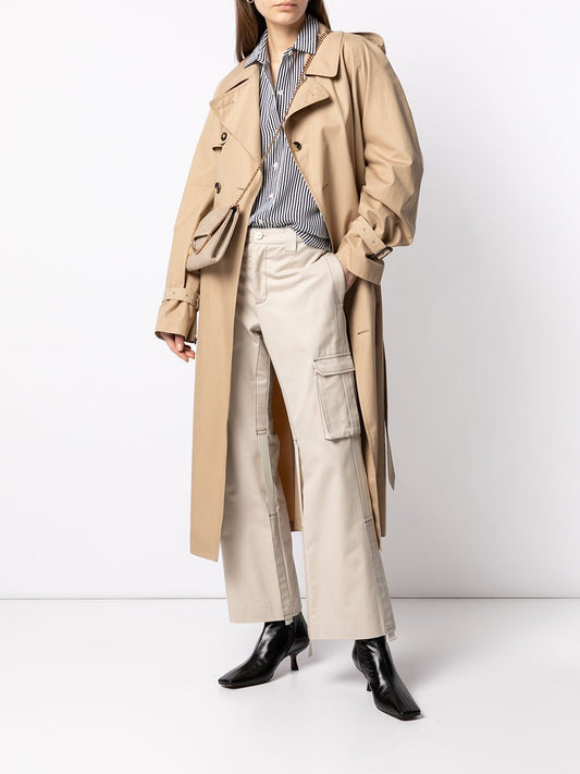 قمصان المعدات بيضاء