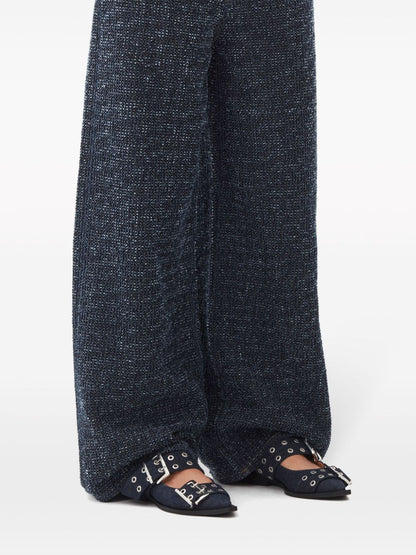 أحذية باليرينا من جاني بتصميم أنثوي من الدنيم مزودة بإبزيم.