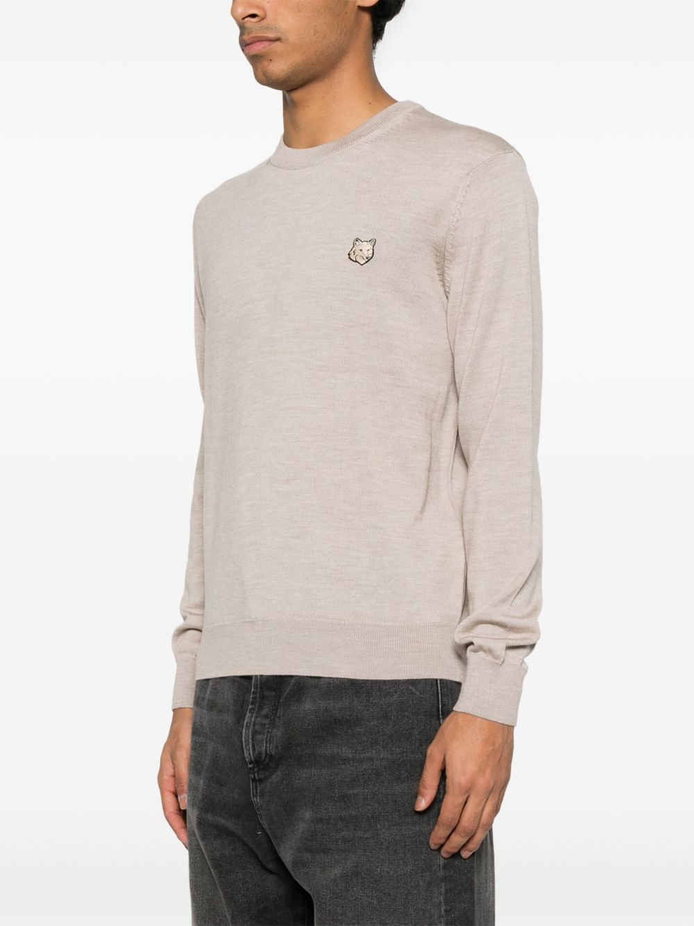 سويتر مزود برسوم ثعلب من Maison Kitsuné.