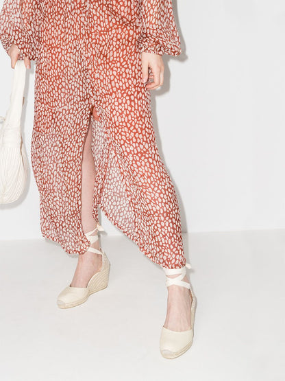 أحذية كاستانيير المسطحة باللون العاجي