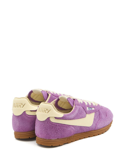 أحذية أوتري ويندسبين المصنوعة من الجلد المدبوغ والجلد الطبيعي