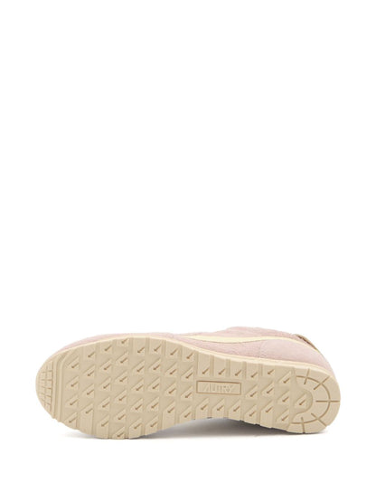 أحذية أوتري ويندسبين المصنوعة من الجلد المدبوغ والجلد الطبيعي