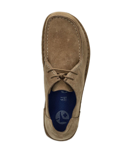 أحذية بيركنستوك رياضية باللون الرمادي الفاتح