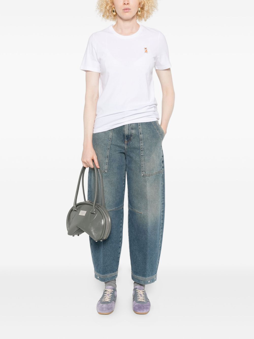 تيشيرت Standing Fox من Maison Kitsuné مع تطريز.