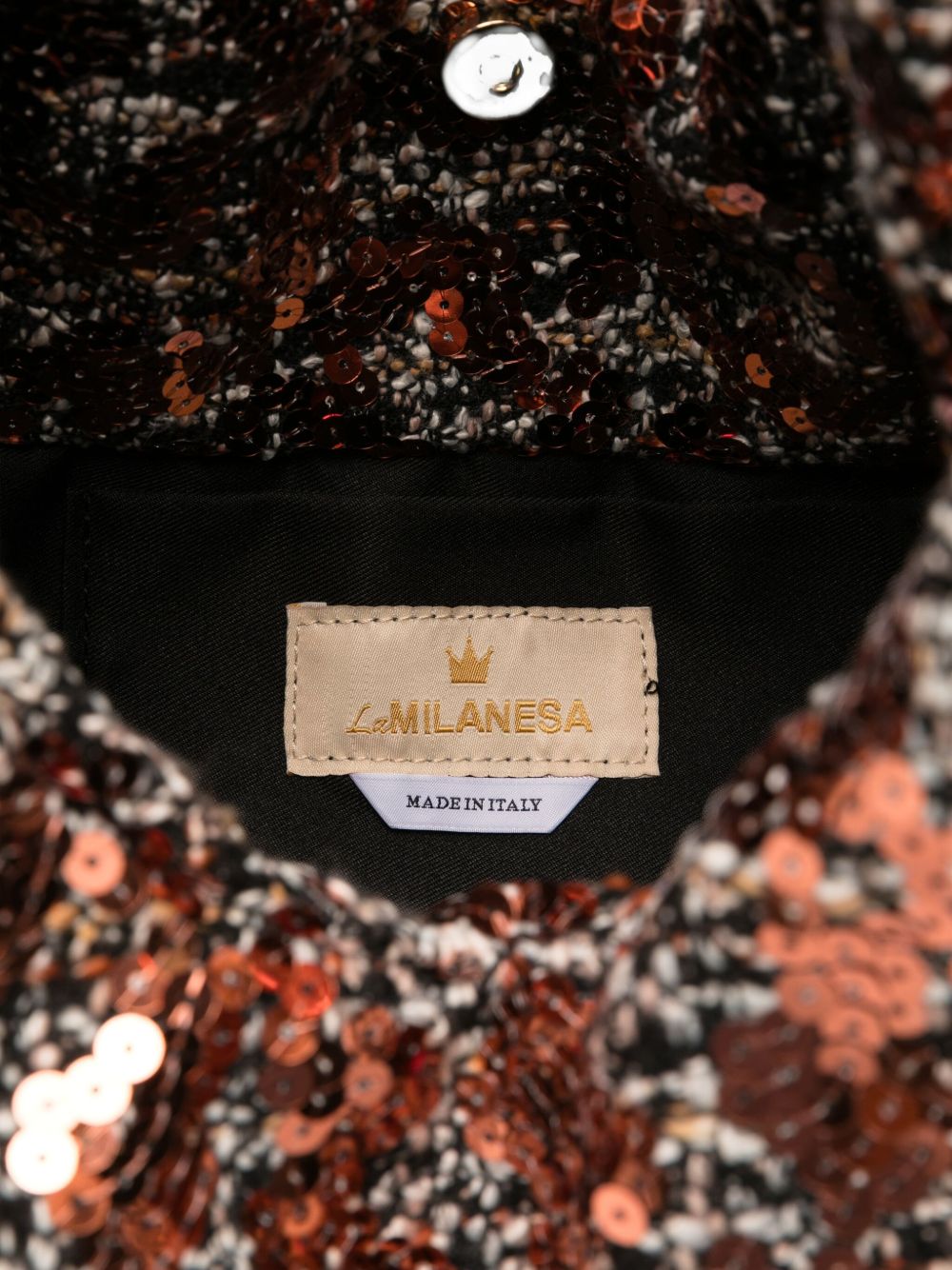 حقيبة يد La Milanesa على شكل مثلث مزينة بالترتر