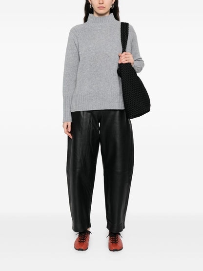 بلوفرات بي يو، رمادي فاتح