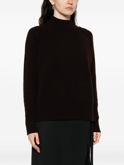 كنزة بي يو، لون بني