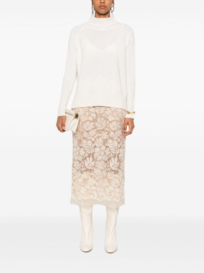 بلوفرات بي يو بيضاء