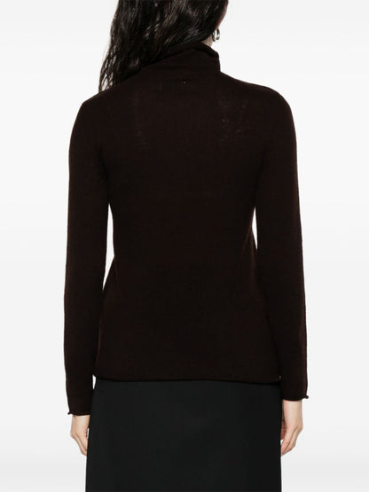 كنزة بي يو، لون بني