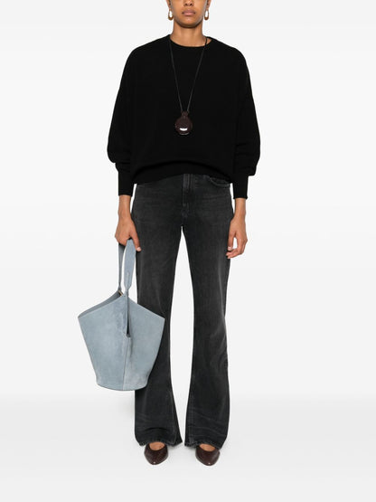 بلوفرات بي يو سوداء