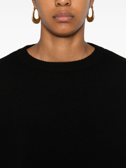 بلوفرات بي يو سوداء