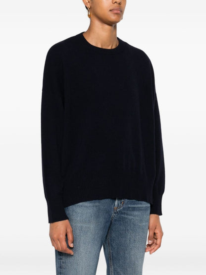 بلوفرات بي يو زرقاء