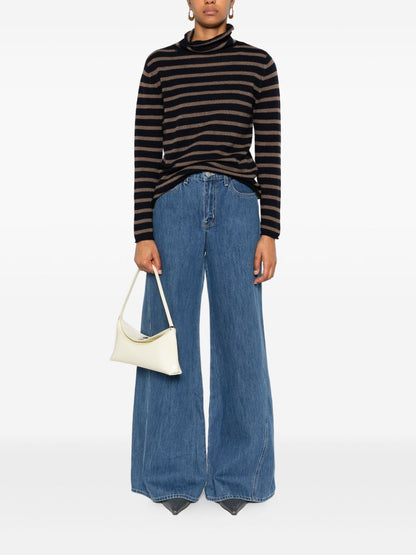 بلوفرات بي يو سوداء