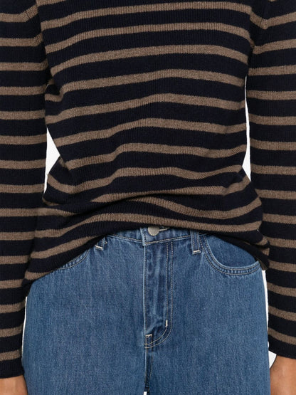 بلوفرات بي يو سوداء