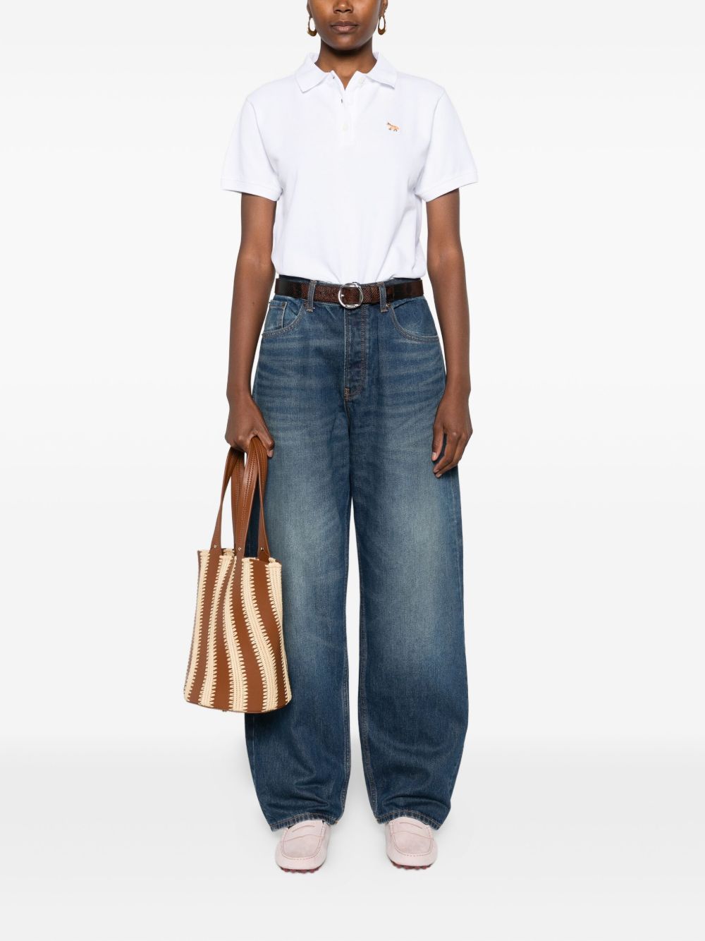 تيشيرت بولو مزين برقعة خياطة على شكل ثعلب من Maison Kitsuné