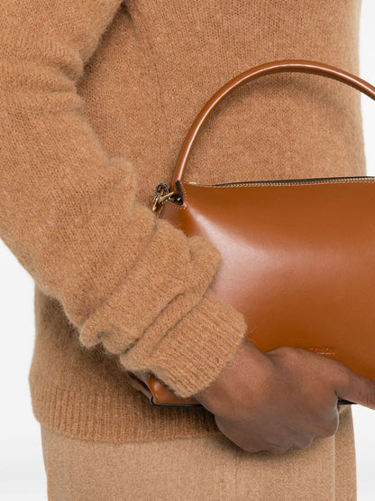 كنزة أساسية بلون الجمل