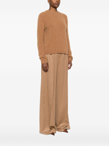 كنزة أساسية بلون الجمل