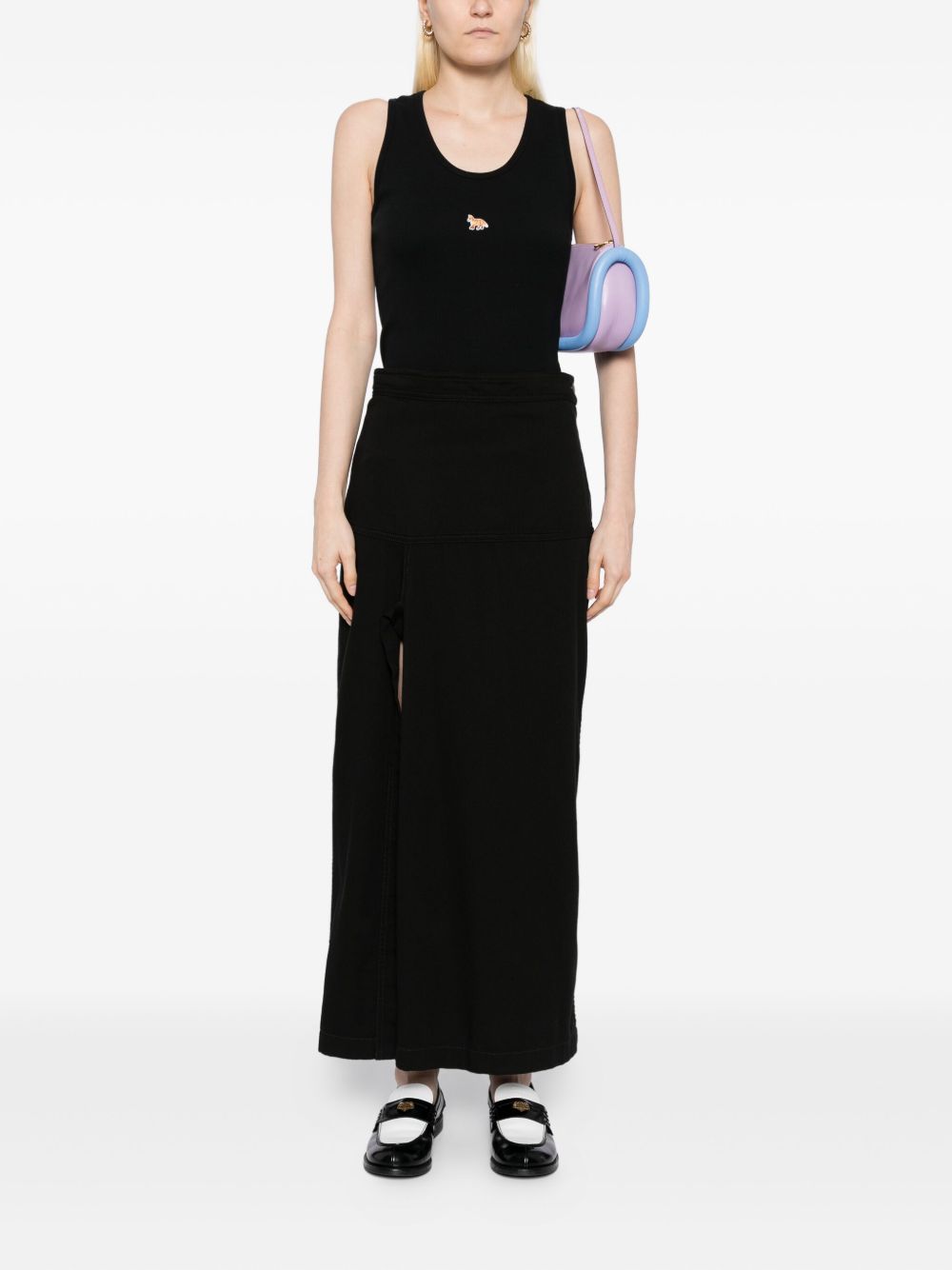 تيشيرت بدون أكمام مزين بربطة الفأر من Maison Kitsuné