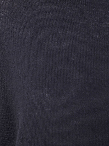 كنزة أساسية سوداء