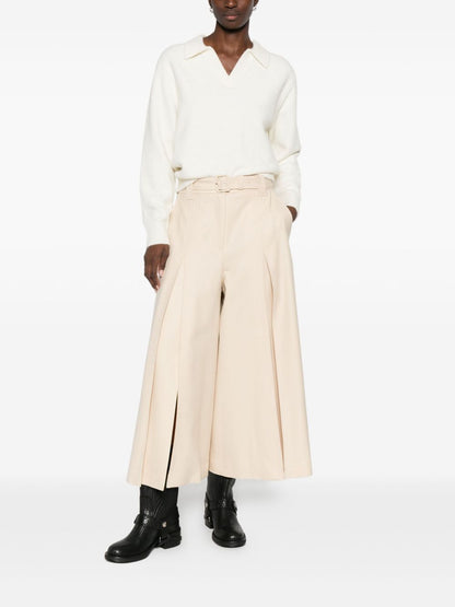 كنزات دانيت باللون العاجي