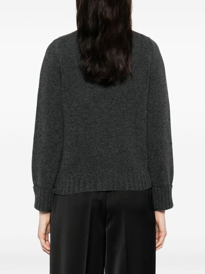 بلوفرات أساسية رمادية