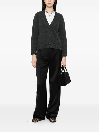 بلوفرات أساسية رمادية