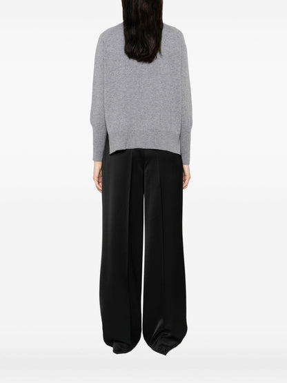 بلوفرات أساسية رمادية