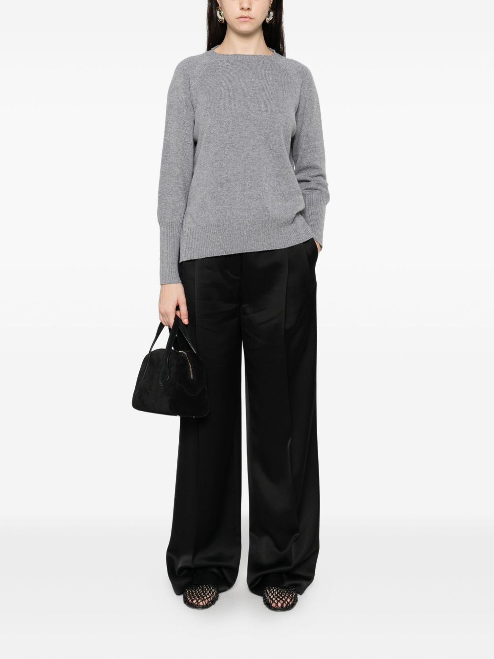 بلوفرات أساسية رمادية