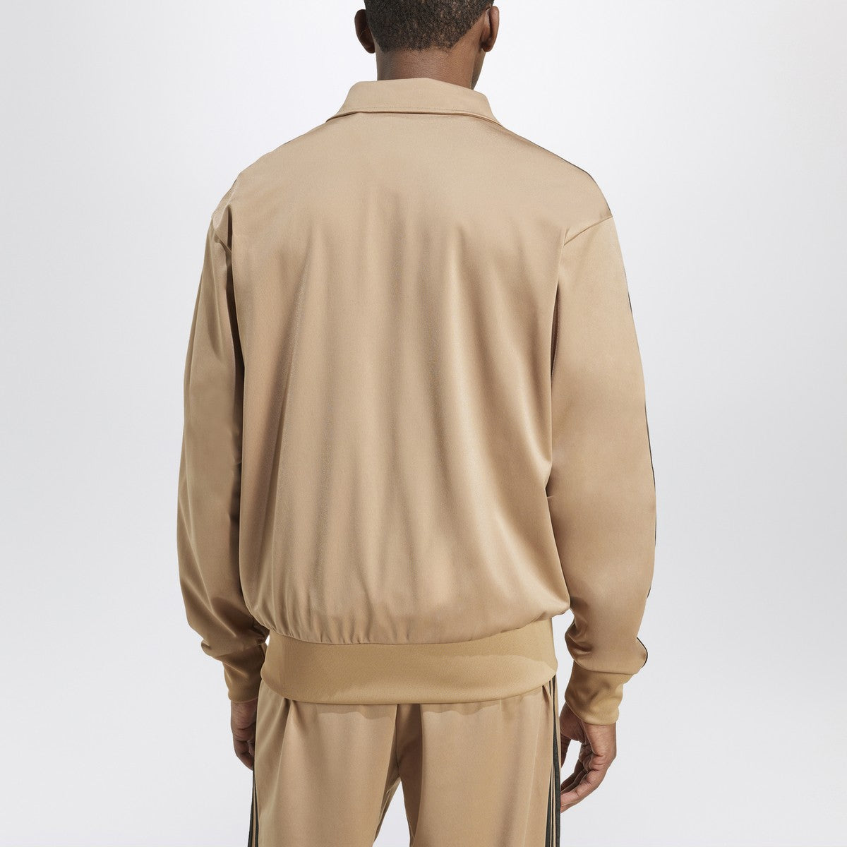 تيشيرت رياضي من adidas Originals بلون بيج، طراز Firebird.