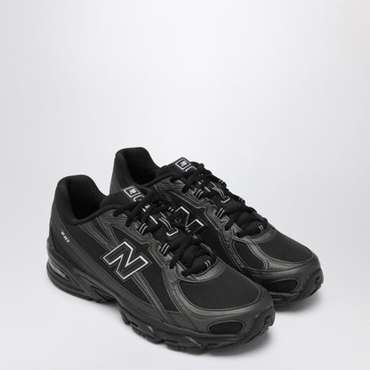 New Balance 740 Black/Silver metallic sneakers